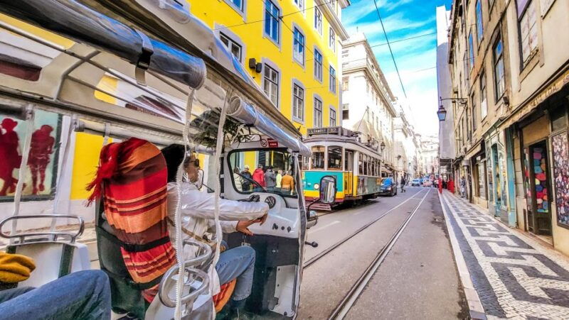 lisbon-tour-oldtown-viewpoints-on-a-tuktuk-2