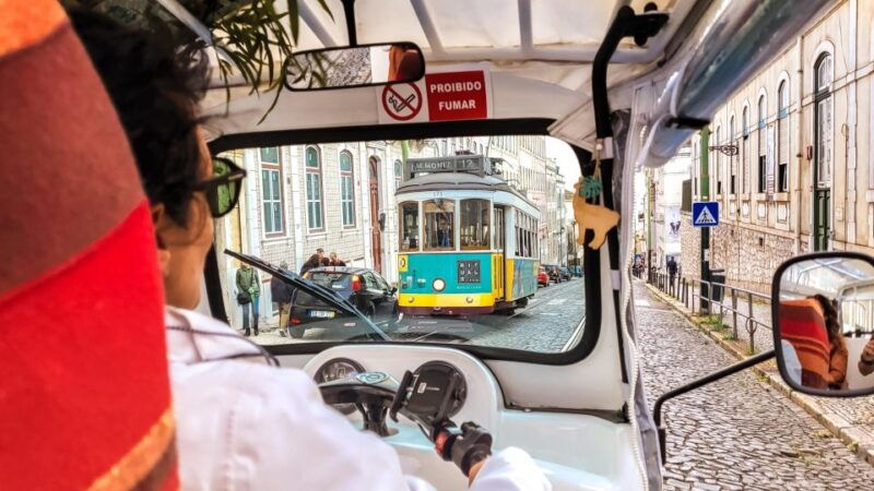 lisbon-tour-oldtown-viewpoints-on-a-tuktuk-2