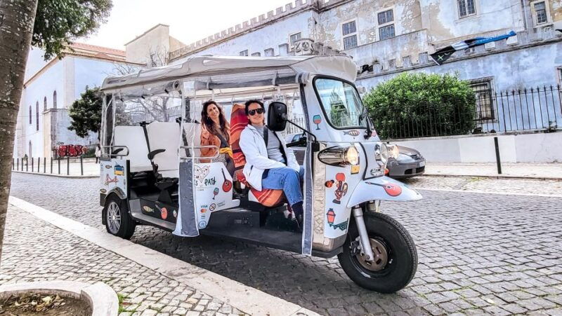 lisbon-tour-oldtown-viewpoints-on-a-tuktuk-2