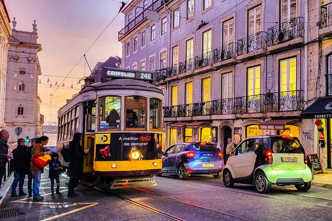 lisbon-tour-oldtown-viewpoints-on-a-tuktuk