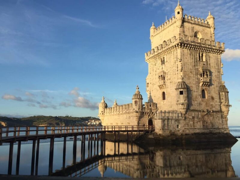 lisbon-tour-with-a-local-guide-private-car-walking-tour