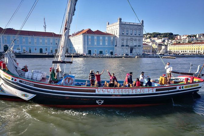 lisbon-traditional-boats-express-cruise-45min