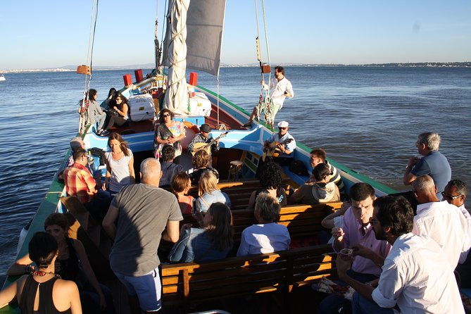 lisbon-traditional-boats-guided-sightseeing-cruise