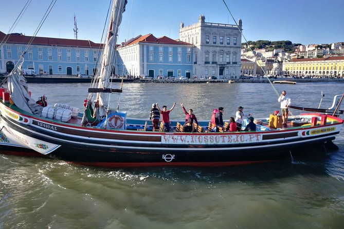 lisbon-traditional-boats-guided-sightseeing-cruise