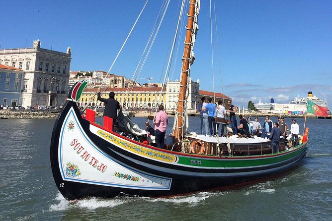 lisbon-traditional-boats-guided-sightseeing-cruise