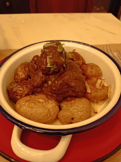 lisbon-traditional-walking-food-tour