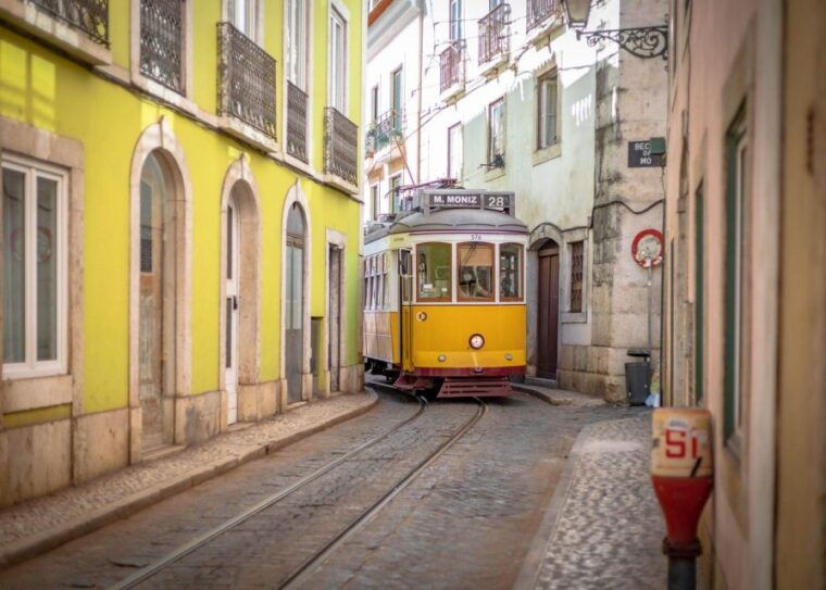 lisbon-tram-28-entry-ticket-audio-guide-with-24-hour-pass