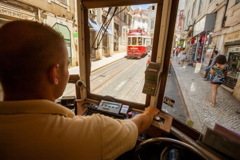 lisbon-tram-no-28-ride-walking-tour