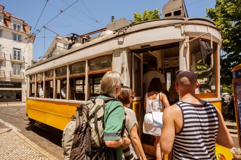 lisbon-tram-no-28-ride-walking-tour