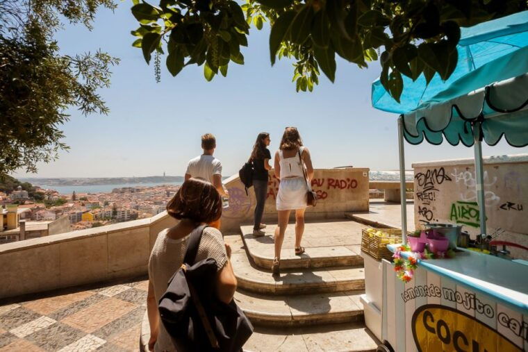 lisbon-tram-no-28-ride-walking-tour