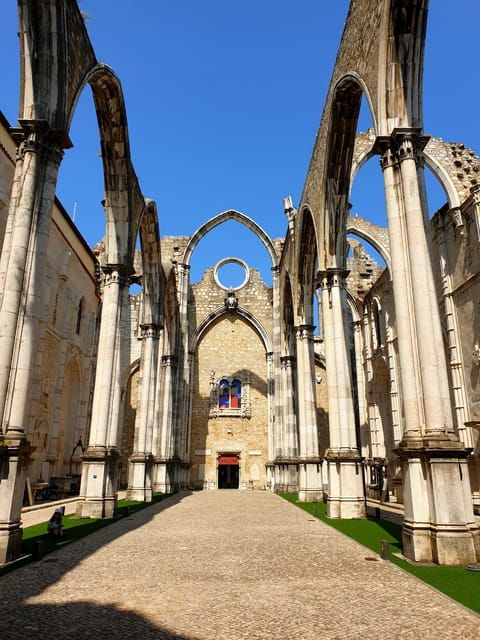 lisbon-tuk-tuk-2h-tour-lisbon-with-a-old-timer