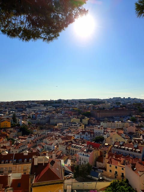 lisbon-tuk-tuk-2h-tour-lisbon-with-a-old-timer