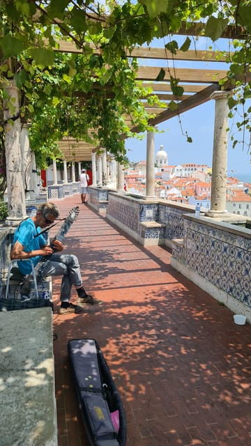 lisbon-tuk-tuk-2h-tour-lisbon-with-a-old-timer