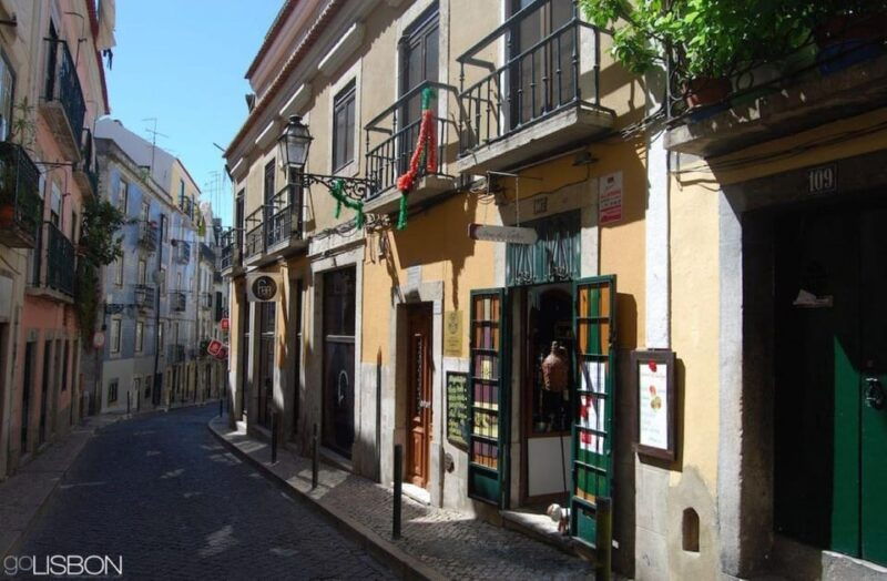lisbon-tuk-tuk-tour-cascais-tour-and-dinner-all-in-one