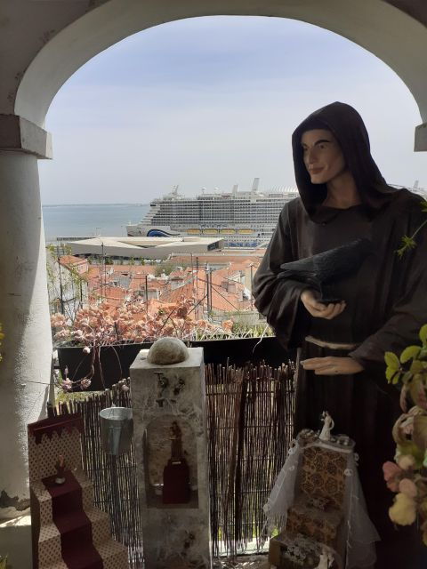 lisbon-tuk-tuk-tour-through-the-7-hills