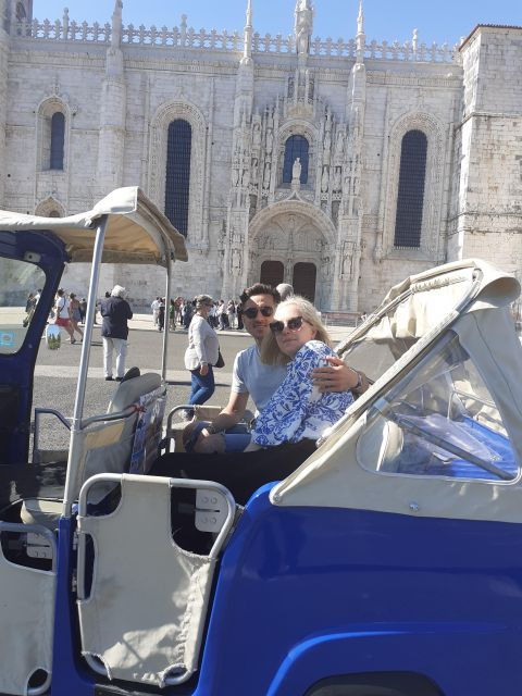 lisbon-tuk-tuk-tour-through-the-7-hills