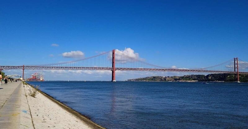 lisbon-tuktuk-highlights-tour-with-food-and-wine-tastings