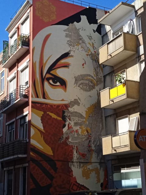 lisbon-tuktuk-highlights-tour-with-food-and-wine-tastings