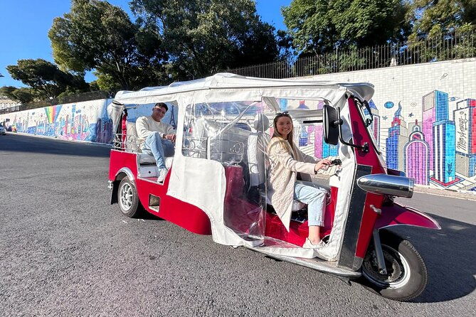 lisbon-tuktuk-tour-with-pickup
