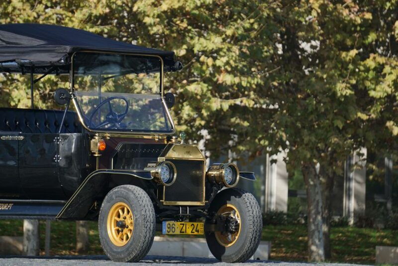 lisbon-vintage-vehicle-replica-private-tour