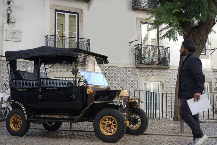 lisbon-vintage-vehicle-replica-private-tour