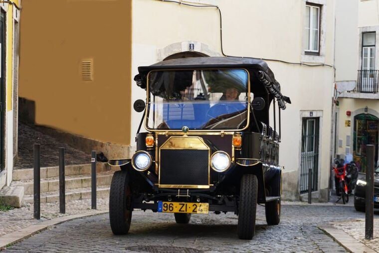 lisbon-vintage-vehicle-replica-private-tour