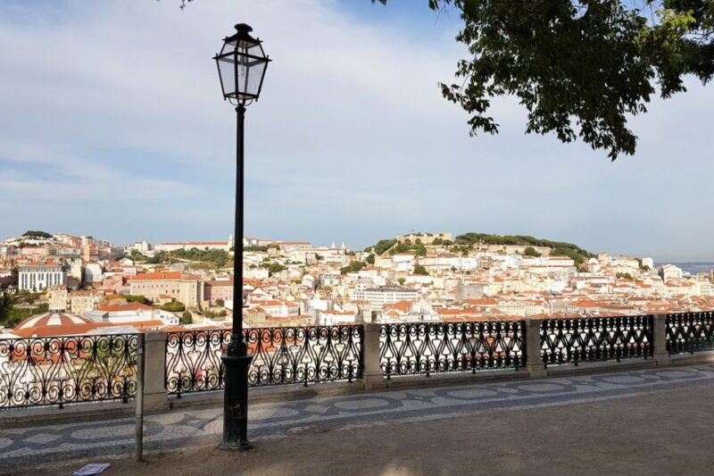 lisbon-vintage-vehicle-replica-romantic-private-tour