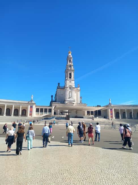 Lisbon - Visit Fátima, Batalha, Nazaré, and Óbidos - Transportation, Timing, and Group Size: Why They Matter