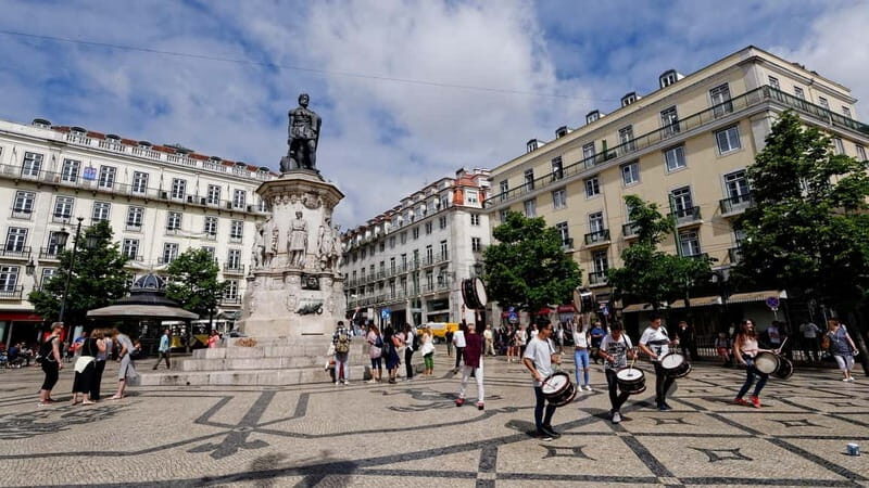 Lisbon: Walking Tour in Chinese - Key Points