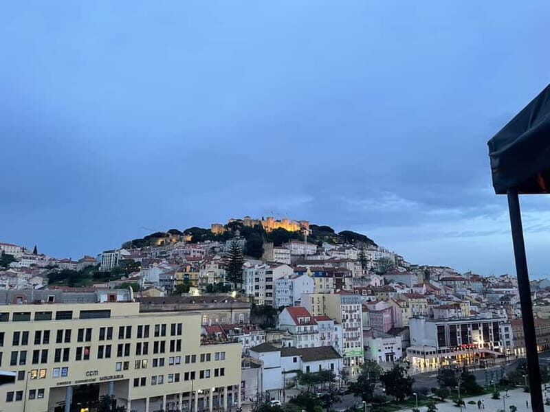 Lisbon: Walking Tour with Historic Tram 28 Ride & Tastings - Key Points