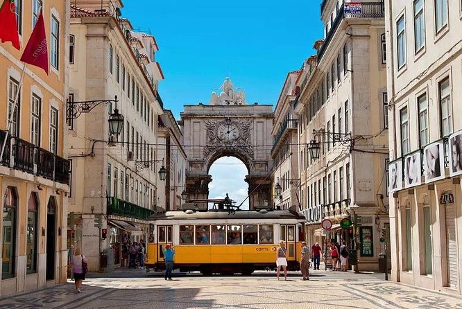 lisbon-walking-tour-with-locals