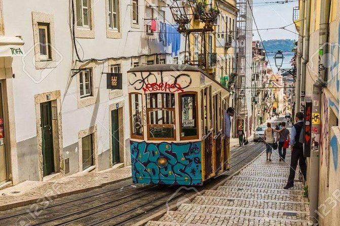 lisbon-walking-tour-with-locals