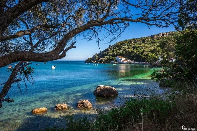 lisbon-wine-tour-sesimbra-arrabida-park-setubal-private