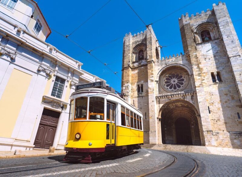 Lisbon with Tukxi: Historical Secrets by Tuk-Tuk - FAQ
