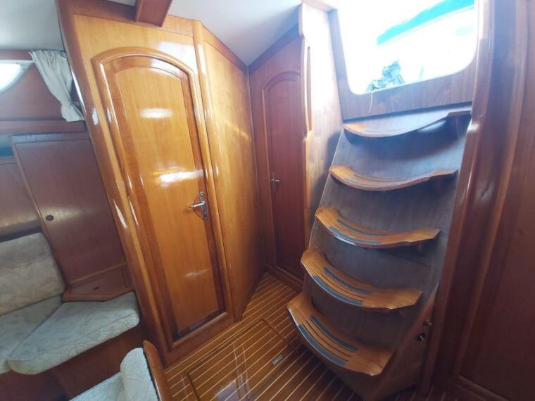 lisbon-yacht-sailing-tour-with-portuguese-wine-and-history