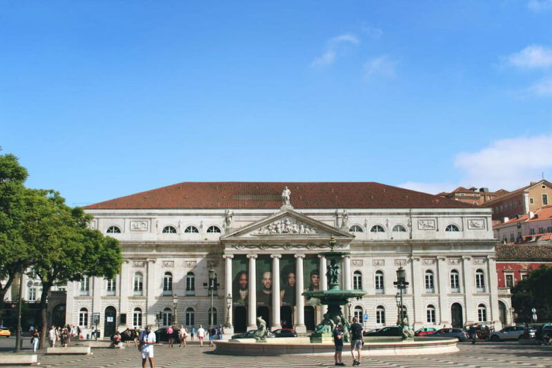 lisbons-roots-tuk-tuk-experience-throuth-the-old-lisbon