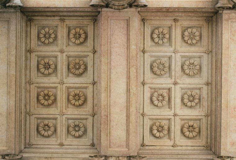 lisbons-roots-tuk-tuk-experience-throuth-the-old-lisbon