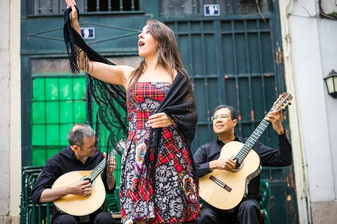 live-fado-private-tour-in-lisbon-with-dinner