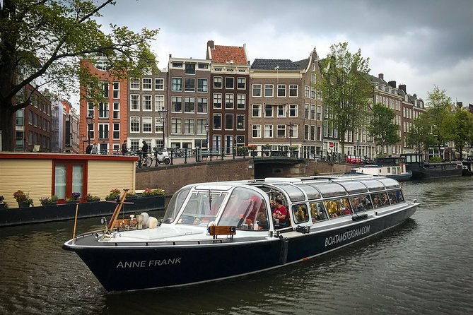 live-guided-amsterdam-canal-cruise-sightseeing-2