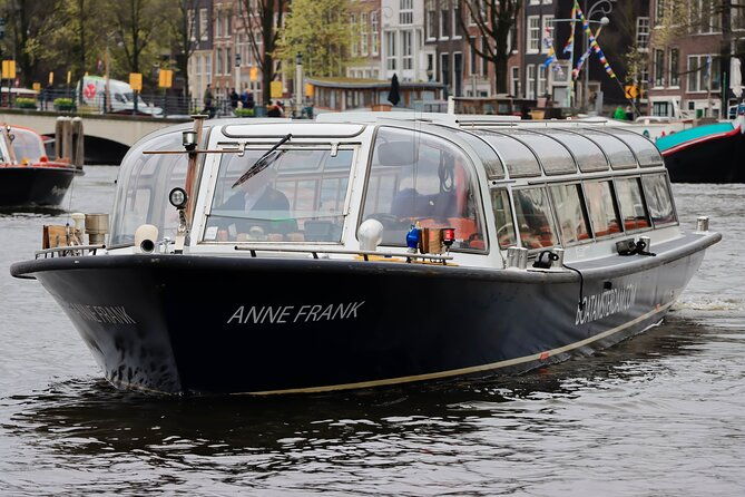 live-guided-amsterdam-canal-cruise-sightseeing