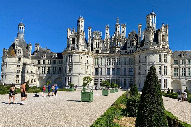 live-guided-chenonceau-chambord-amboise-castles-trip-from-paris