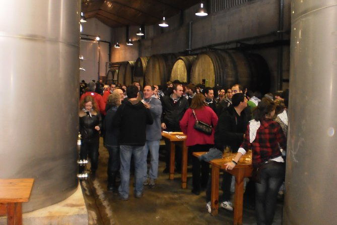 live-in-the-cider-house-the-tradition-of-the-txotx