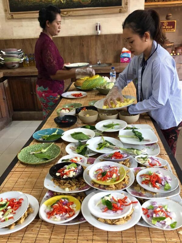 Live Like a Local: Ubud Market, Cooking & Water Temple Tour - Key Points