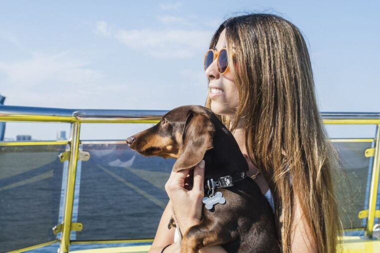 live-music-sunset-wooden-boat-in-barcelona-2