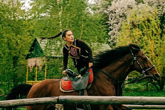 Live show in Huns Gunny Ethno Village with lunch and Troat Farm - Overview of the Experience