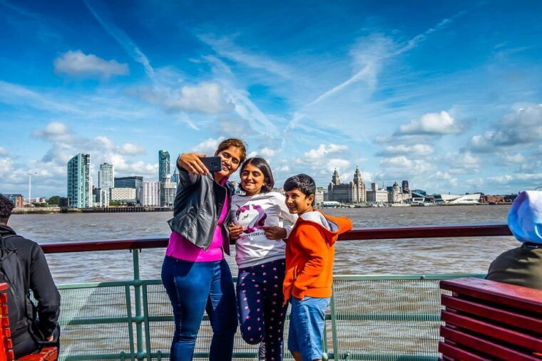 liverpool-sightseeing-river-cruise-on-the-mersey-river