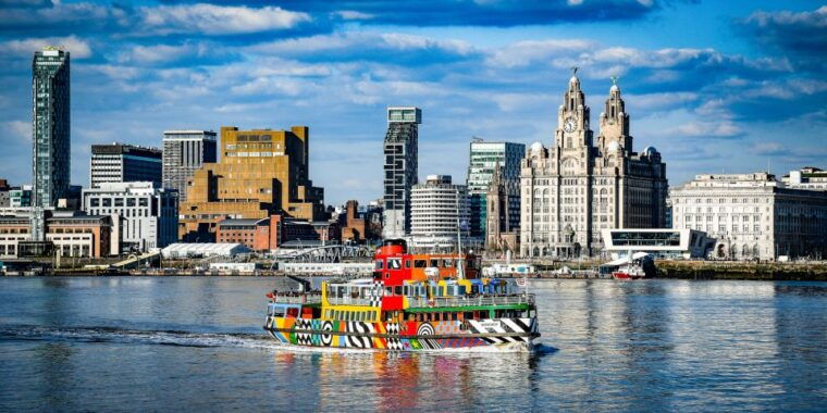 liverpool-sightseeing-river-cruise-on-the-mersey-river