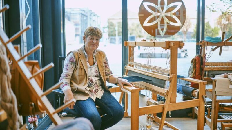 ljubljana-interactive-workshop-with-experienced-weaver