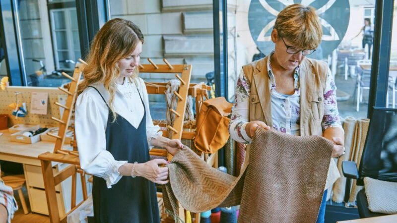 ljubljana-interactive-workshop-with-experienced-weaver