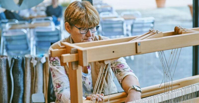 ljubljana-interactive-workshop-with-experienced-weaver